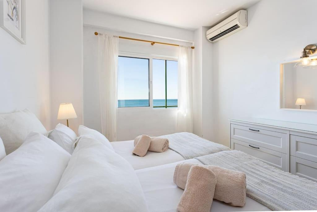 Ensuite Mediterranean Sea Front 푸엔히롤라 외부 사진