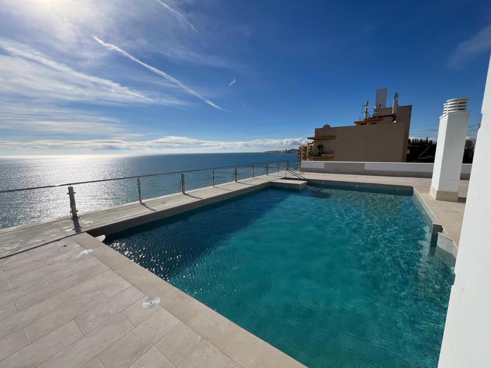 Ensuite Mediterranean Sea Front 푸엔히롤라 외부 사진